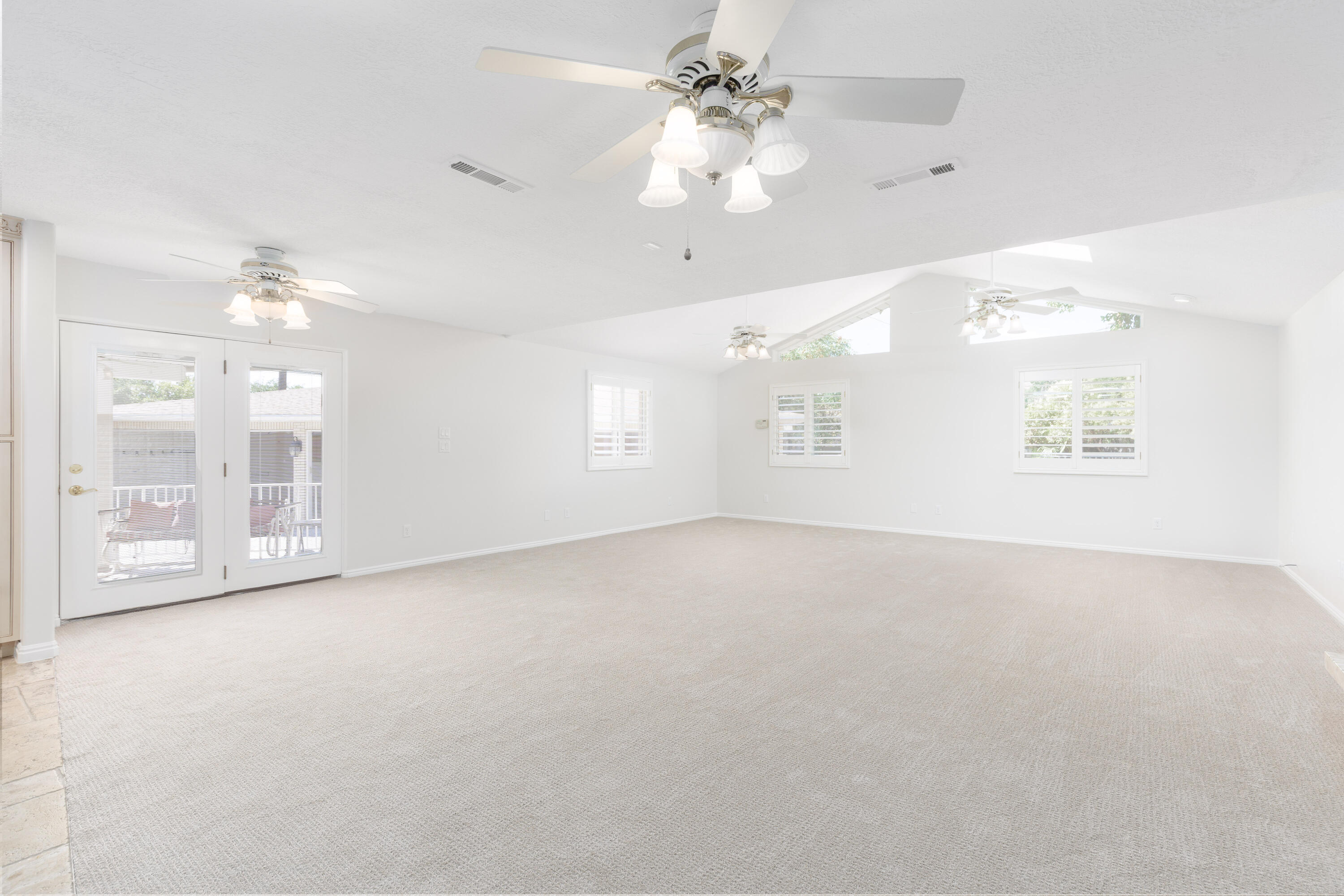 539 Diagonal Street St. George, UT 84770 - Photo 10 of 40 10 - Family Room & Outside Covered Patio