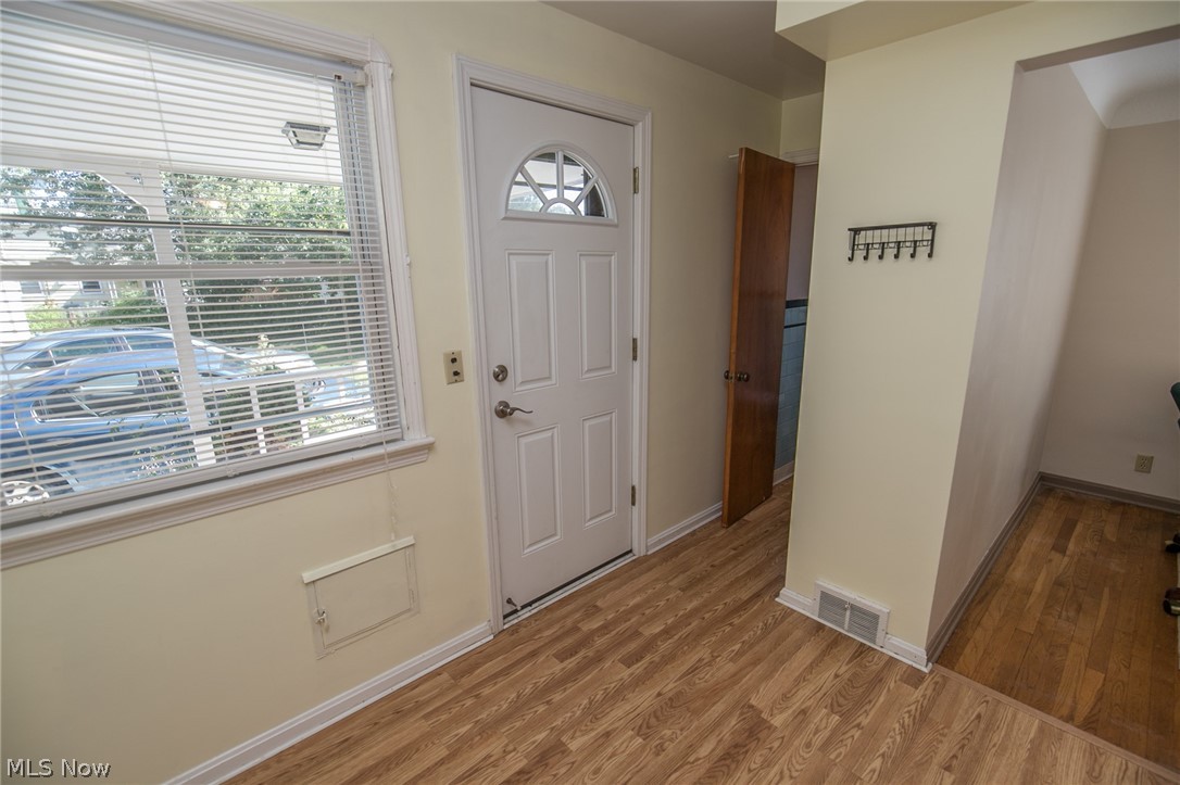 7441 Pearl Road Cleveland, OH 44130 - Photo 12 of 34