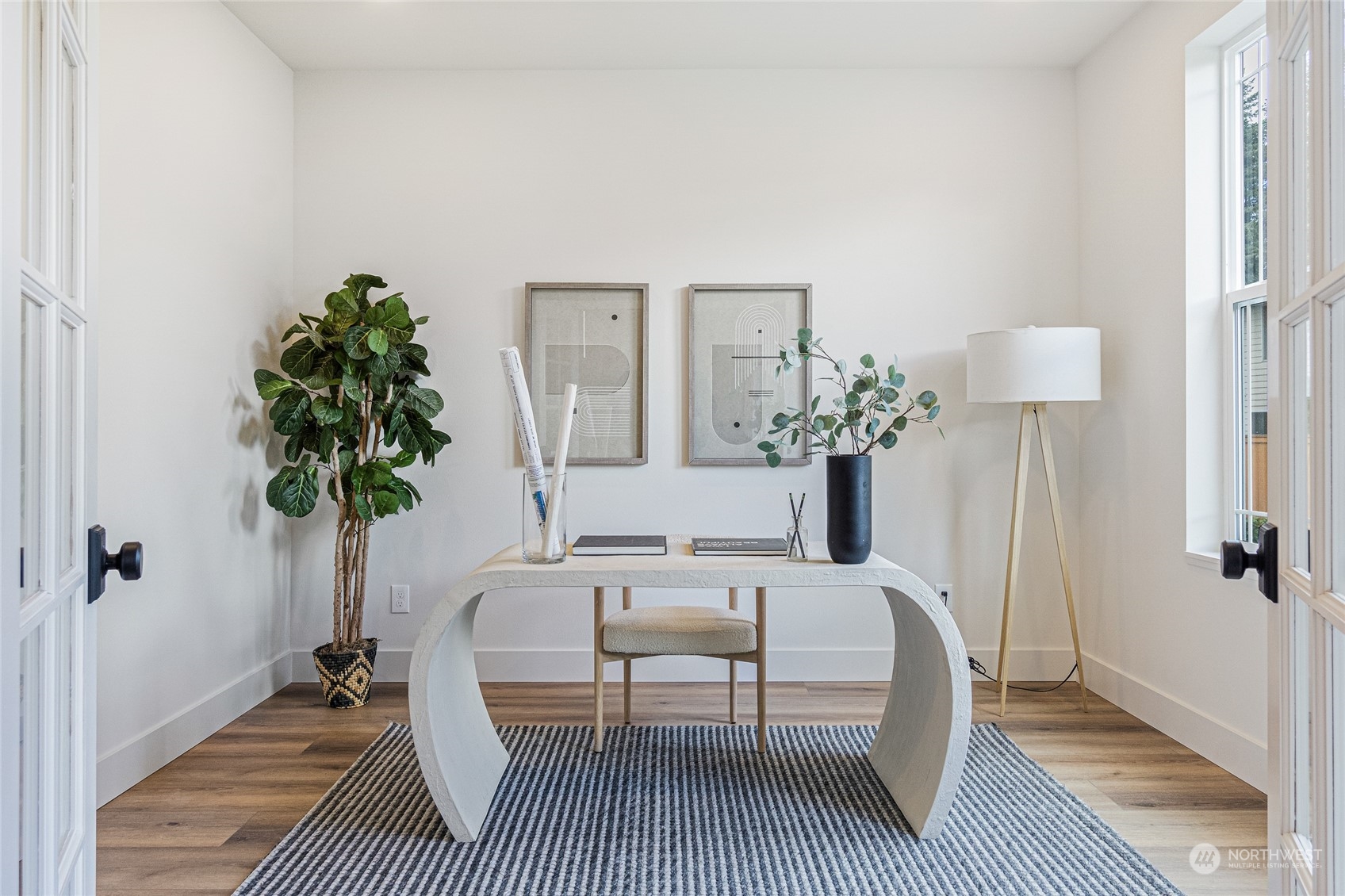 24310 13th Place West Bothell, WA 98021 - Photo 4 of 35 a living room with furniture and a potted plant