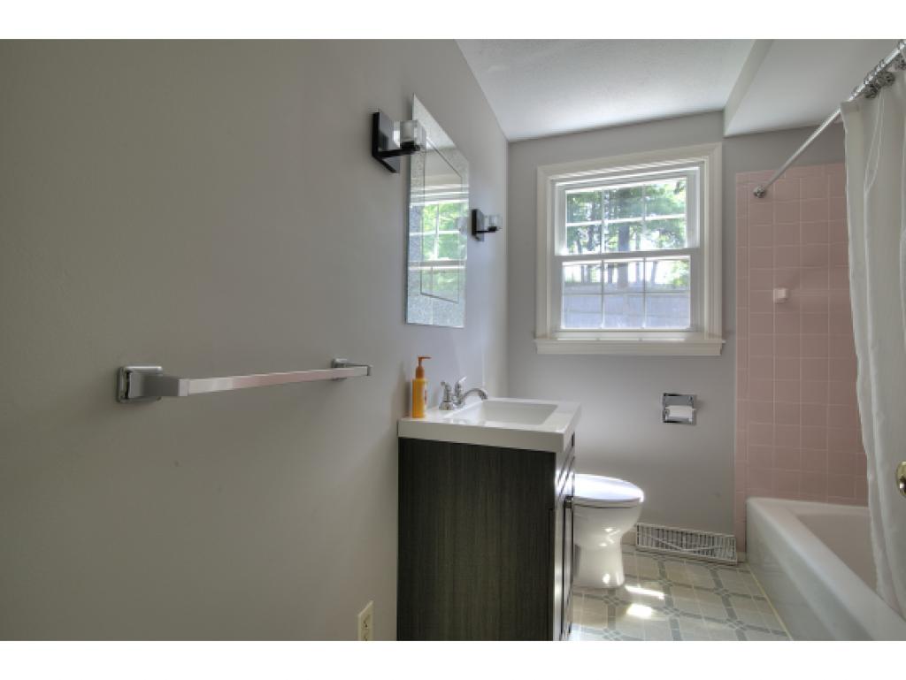 39 Cambridge Road Nashua, NH 03062 - Photo 14 of 23