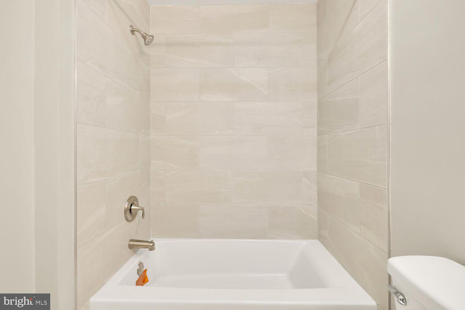 1753 W Street Southeast, Unit C Washington, DC 20020 - Photo 21 of 29 a bathroom with a bathtub