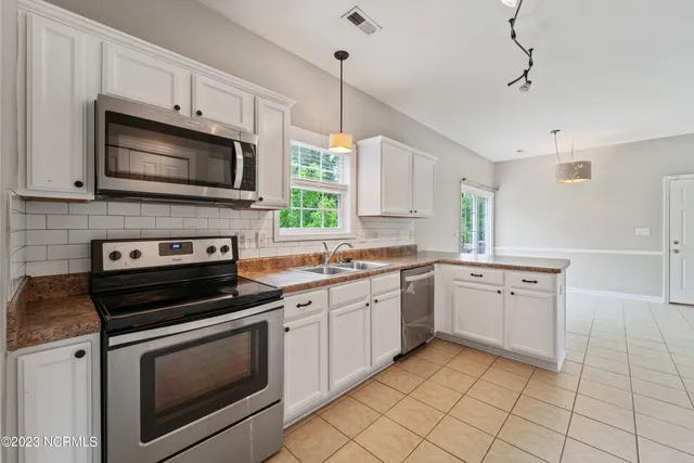 $1,795 | 105 Bridgeway Court, Jacksonville, NC 28540