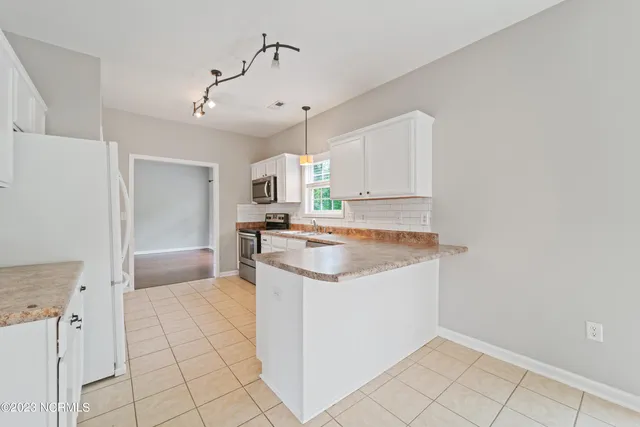 $1,795 | 105 Bridgeway Court, Jacksonville, NC 28540