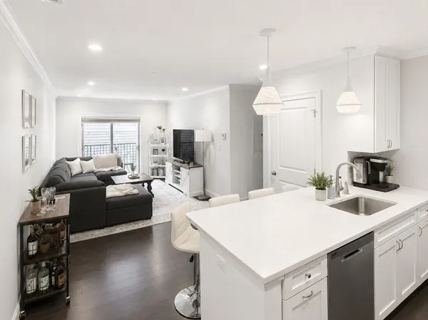 $4,600 | 728 East Broadway, Unit 206, Boston, MA 02127