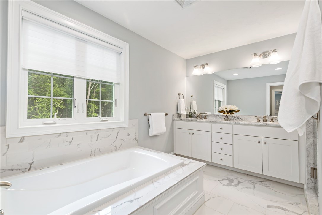44 Lantern Road Lincoln, RI 02865 - Photo 34 of 50 Primary bedroom en-suite bathroom.