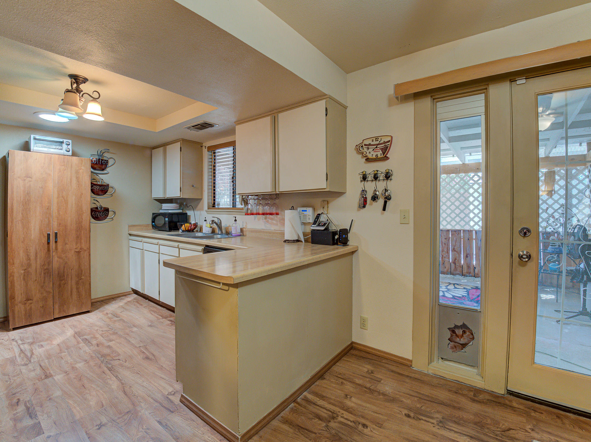 1233 Beltline Road Redding, CA 96003 - Photo 7 of 25 1233BeltlineRoad_037_8_9