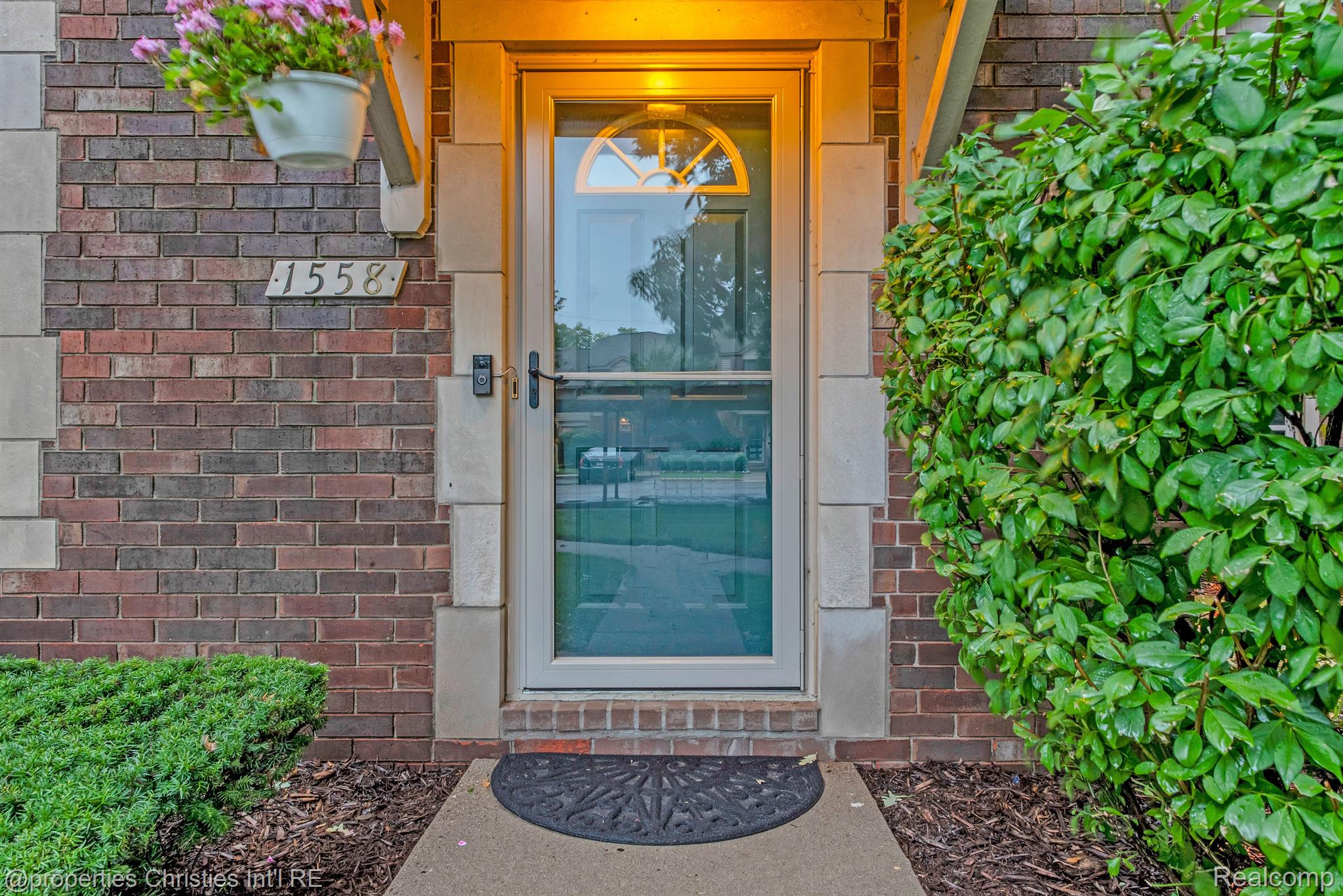 1558 Streamwood Court Rochester, MI 48307 - Photo 5 of 25 Gallery Image 5
