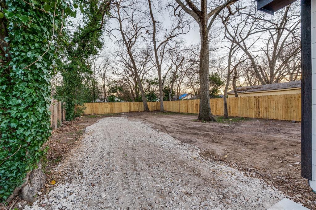 3242 Pine Street Dallas, TX 75215 - Photo 22 of 25 a view of backyard with green space