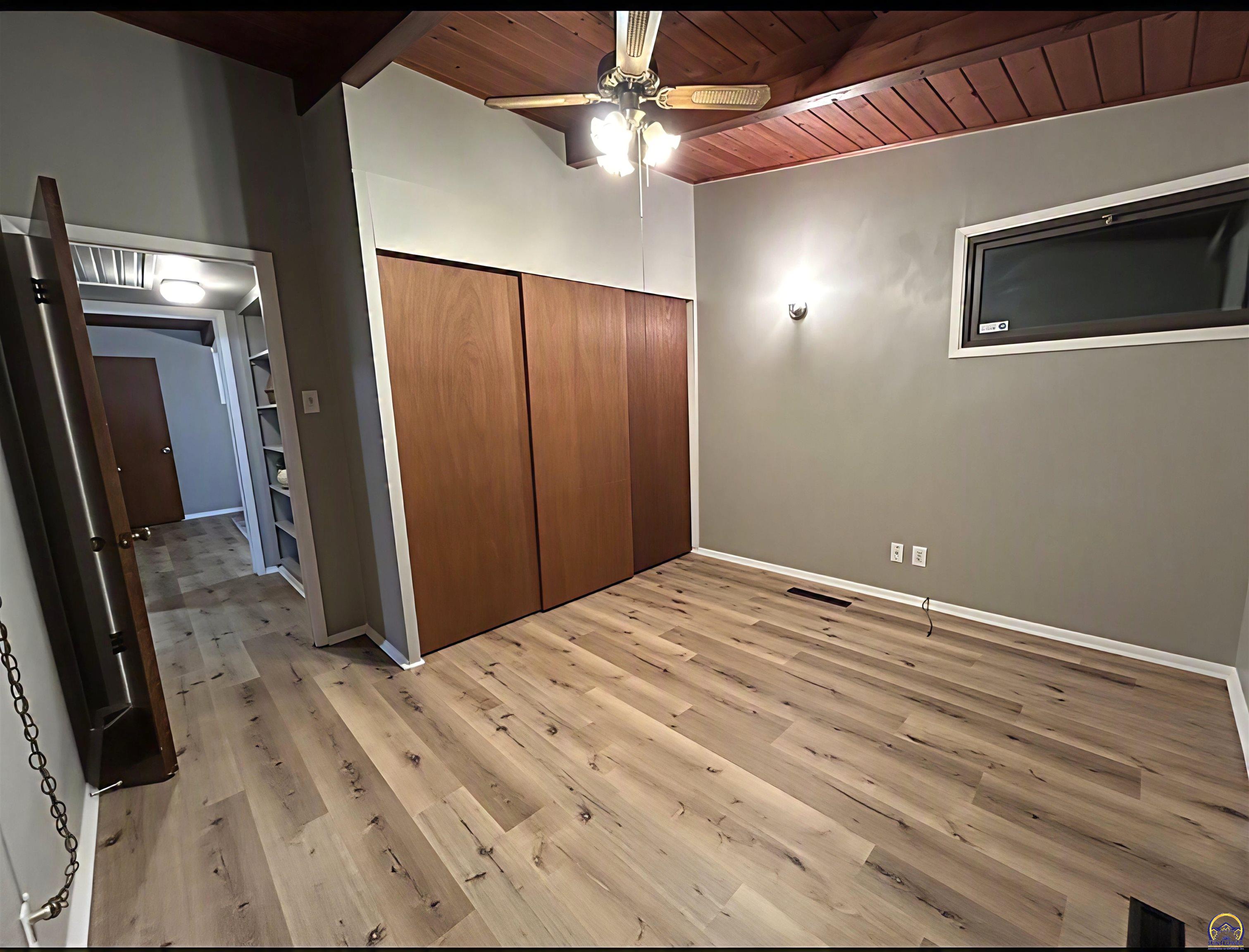 2516 Southwest Burnett Road Topeka, KS 66614 - Photo 20 of 23