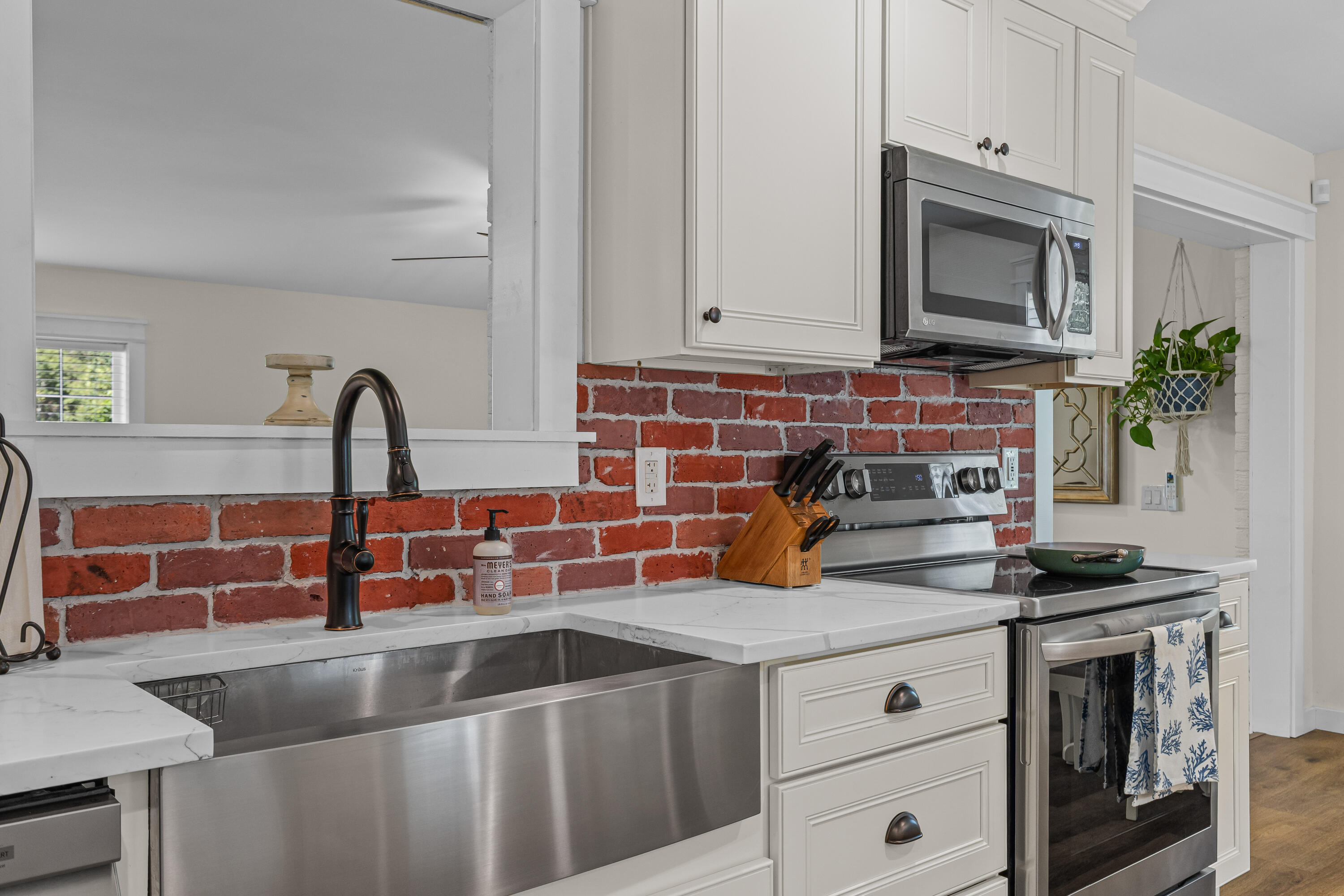 210 Cassena Street McClellanville, SC 29458 - Photo 12 of 51 210-Cassena-17