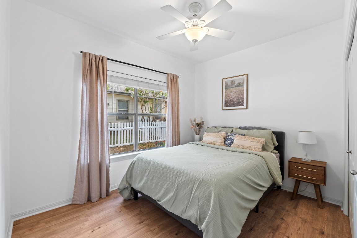 6801 Beckett Road, Unit 131R Austin, TX 78749 - Photo 20 of 26 a bedroom with a bed and a window