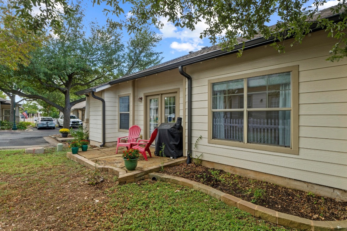 6801 Beckett Road, Unit 131R Austin, TX 78749 - Photo 23 of 26 a view of a house with backyard and sitting area