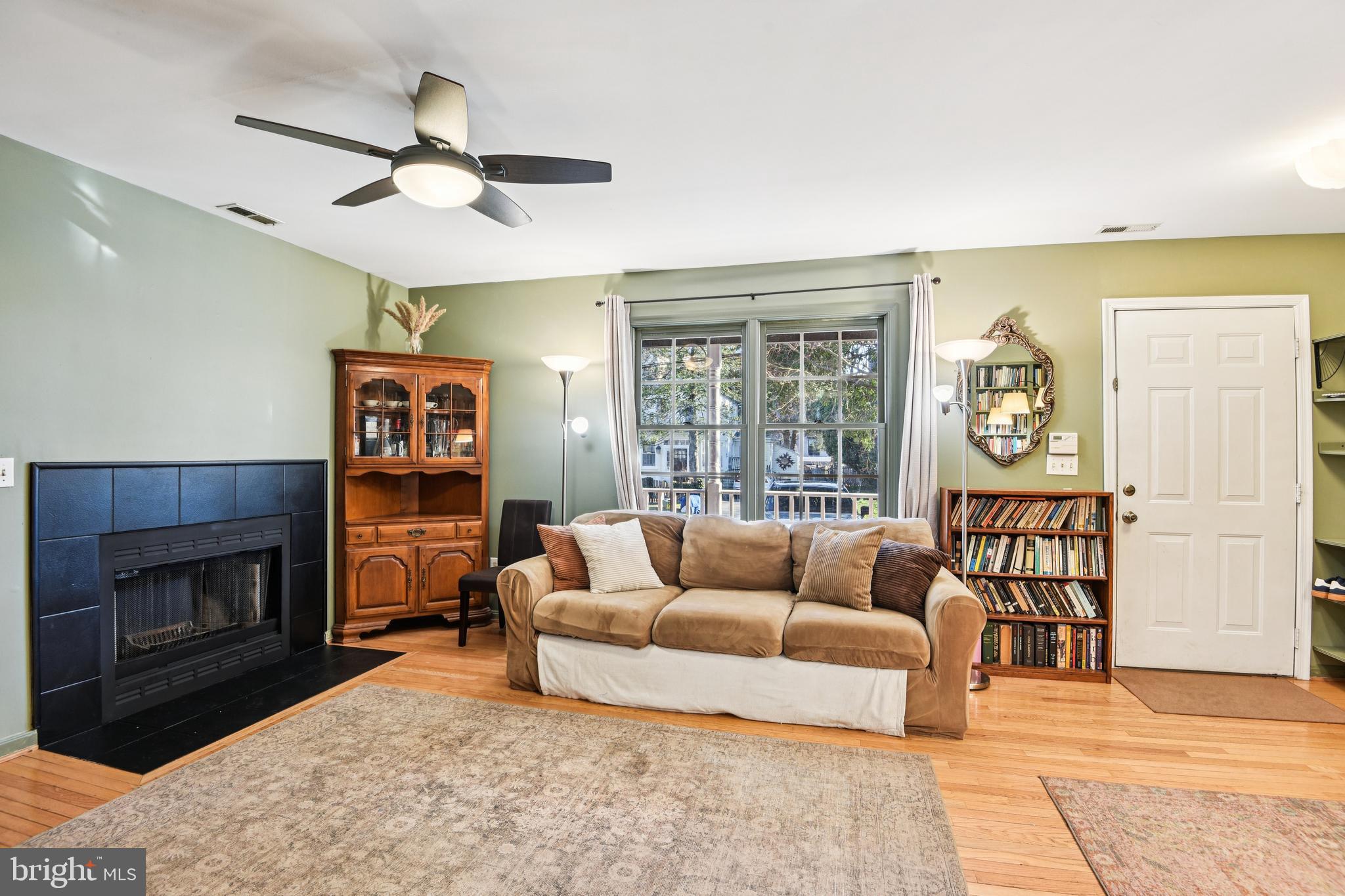 730 Rosedale Street Annapolis, MD 21401 - Photo 6 of 37 Living Room