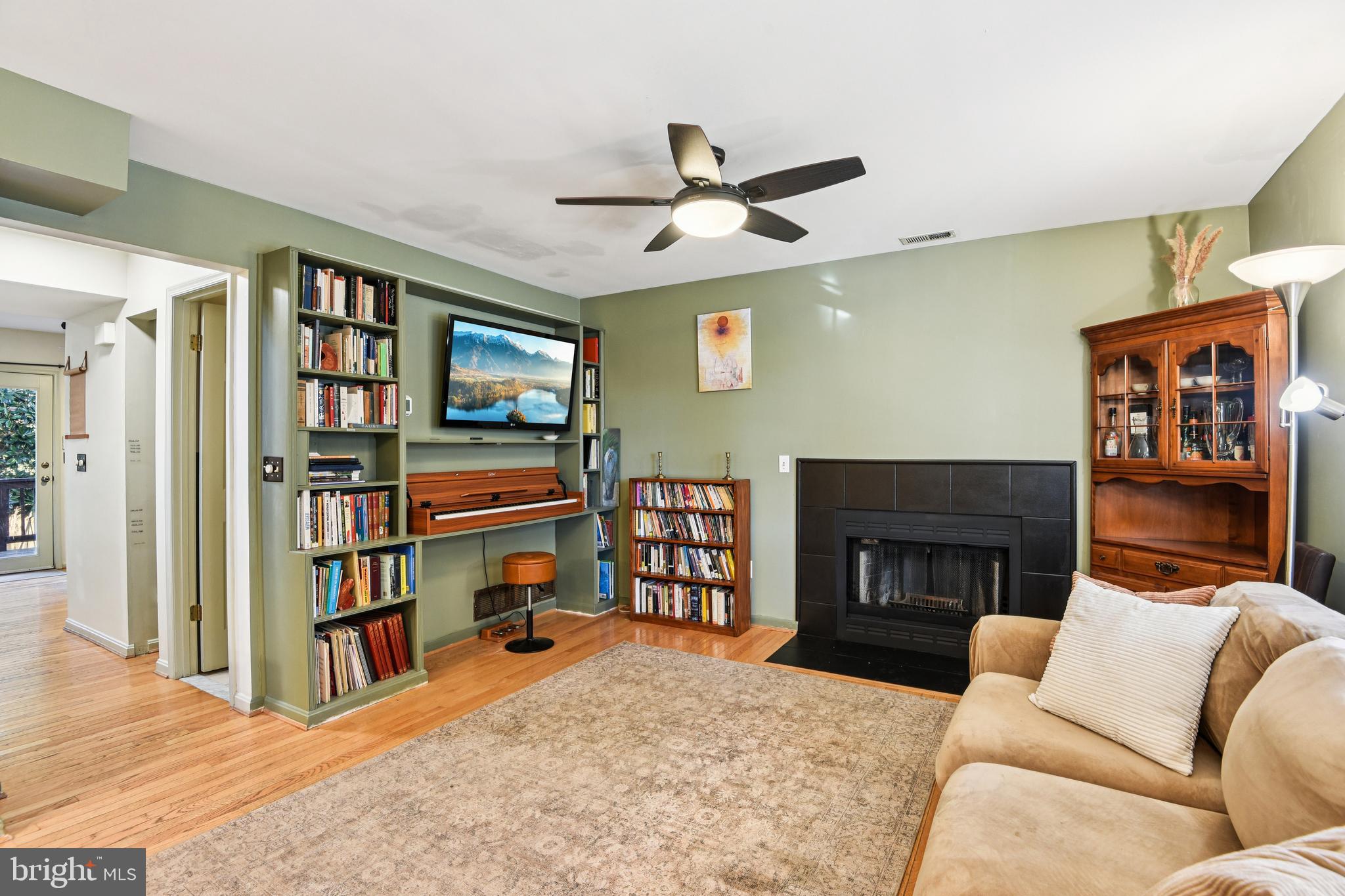 730 Rosedale Street Annapolis, MD 21401 - Photo 7 of 37 Living Room