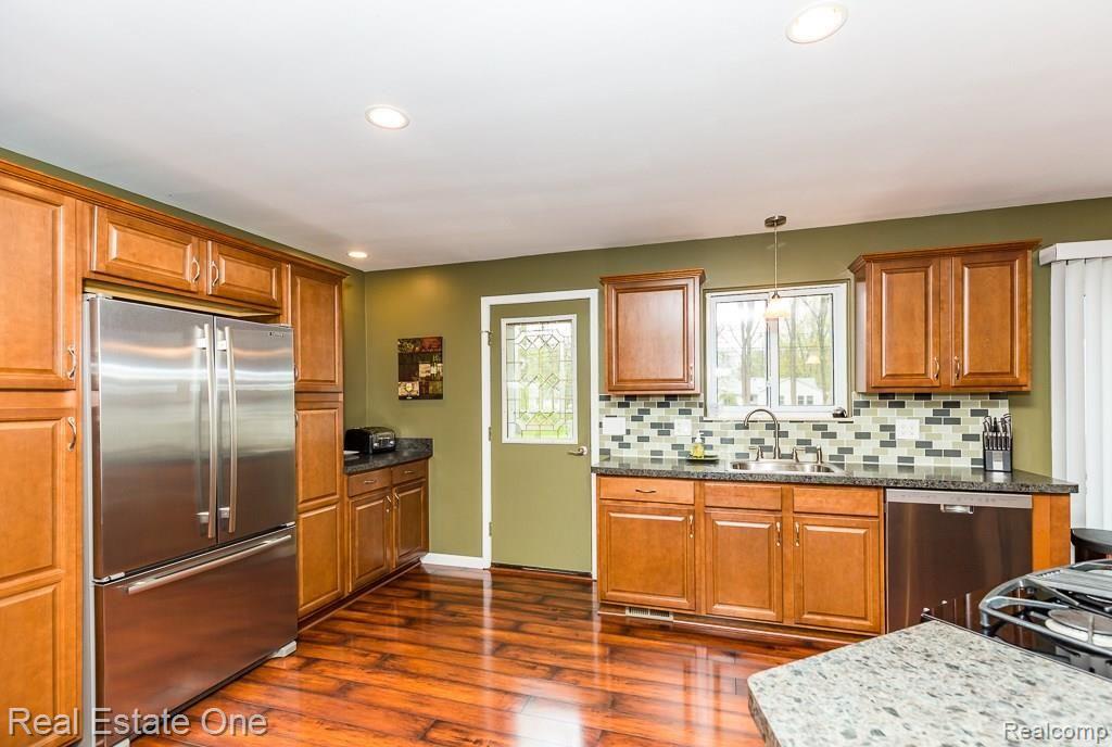 1776 Alsdorf Avenue Rochester Hills, MI 48309 - Photo 4 of 27