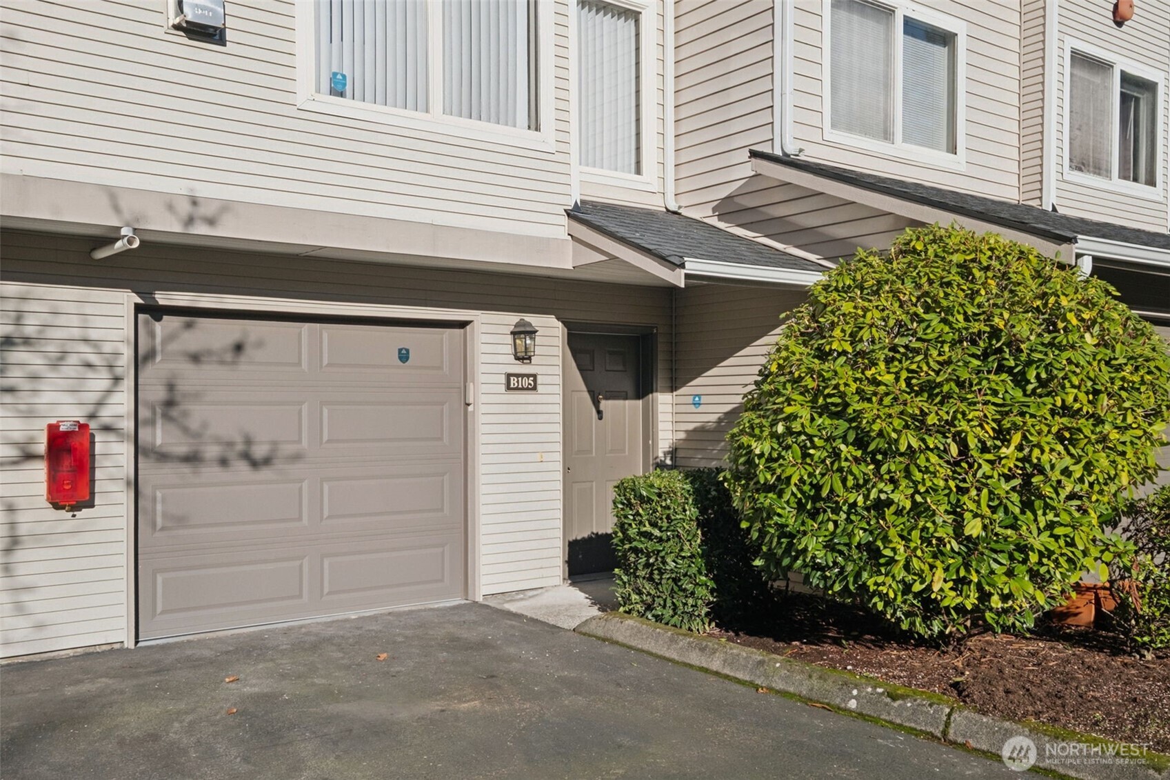 4808 Northeast Sunset Boulevard, Unit B105 Renton, WA 98059 - Photo 2 of 33