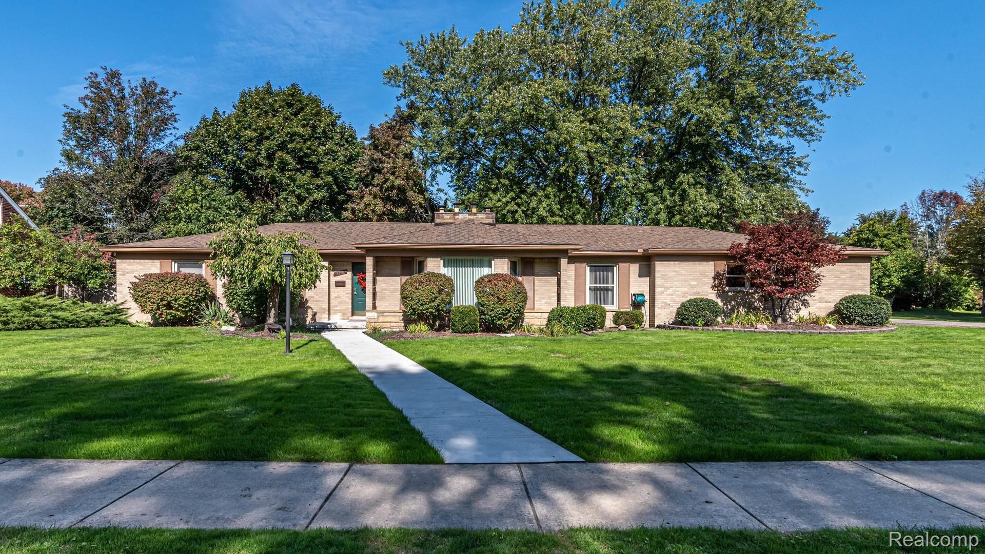 27216 Howell Road Redford, MI 48239 - Photo 1 of 37 Western Golf area ranch with over 2,100 sq.ft.!