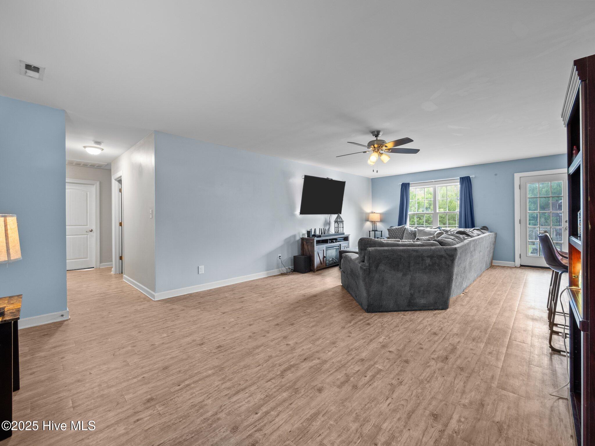 660 Riggs Road Hubert, NC 28539 - Photo 6 of 36 Great Room