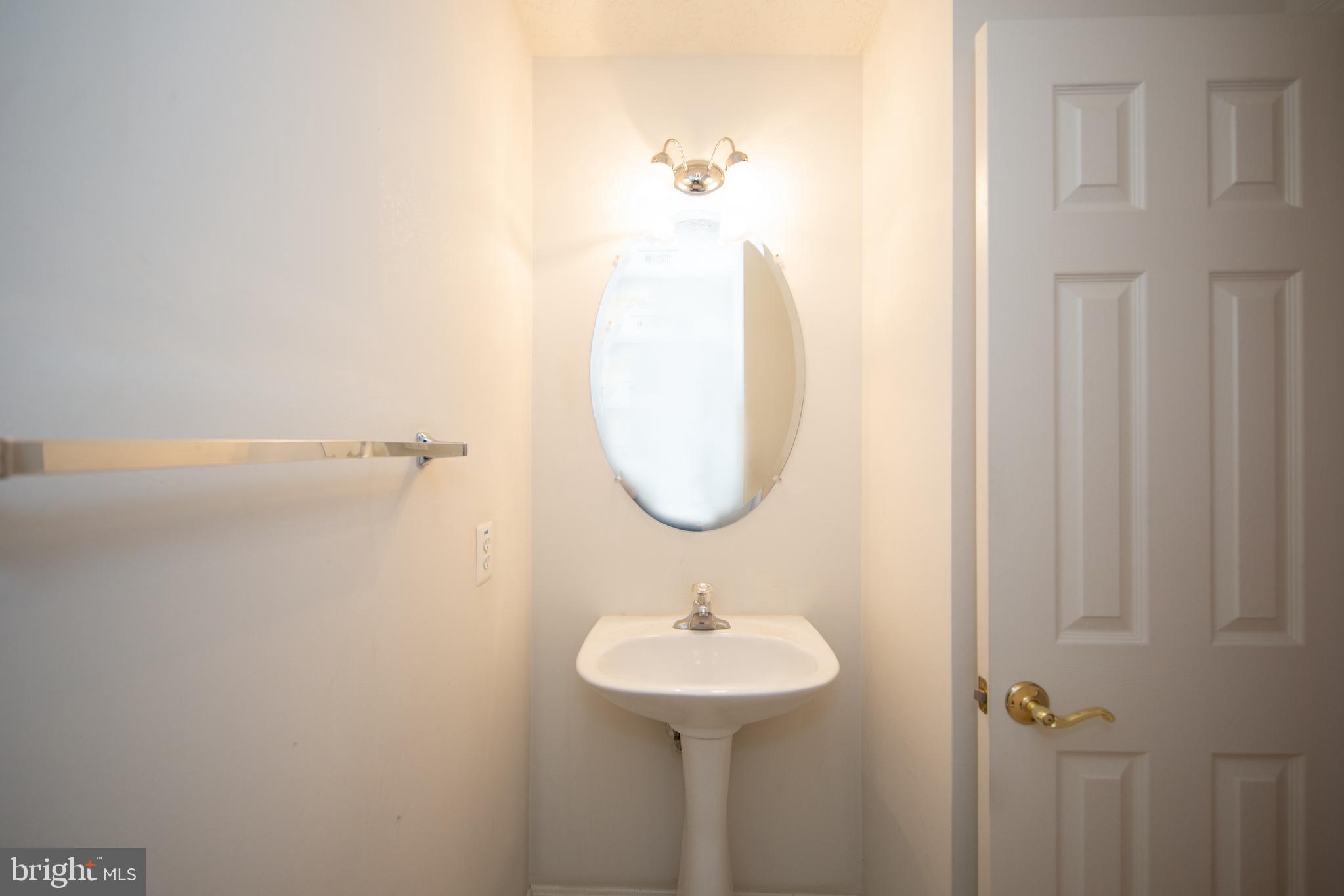 567 Beards Hill Road Aberdeen, MD 21001 - Photo 19 of 43 Main level 1/2 bathroom