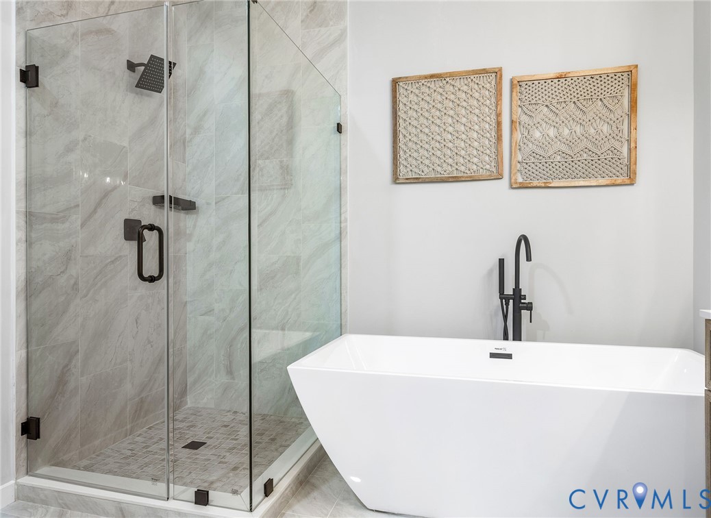 10601 Beaver Bridge Road Chesterfield, VA 23838 - Photo 22 of 39 Freestanding soaking tub with a matte black floor-