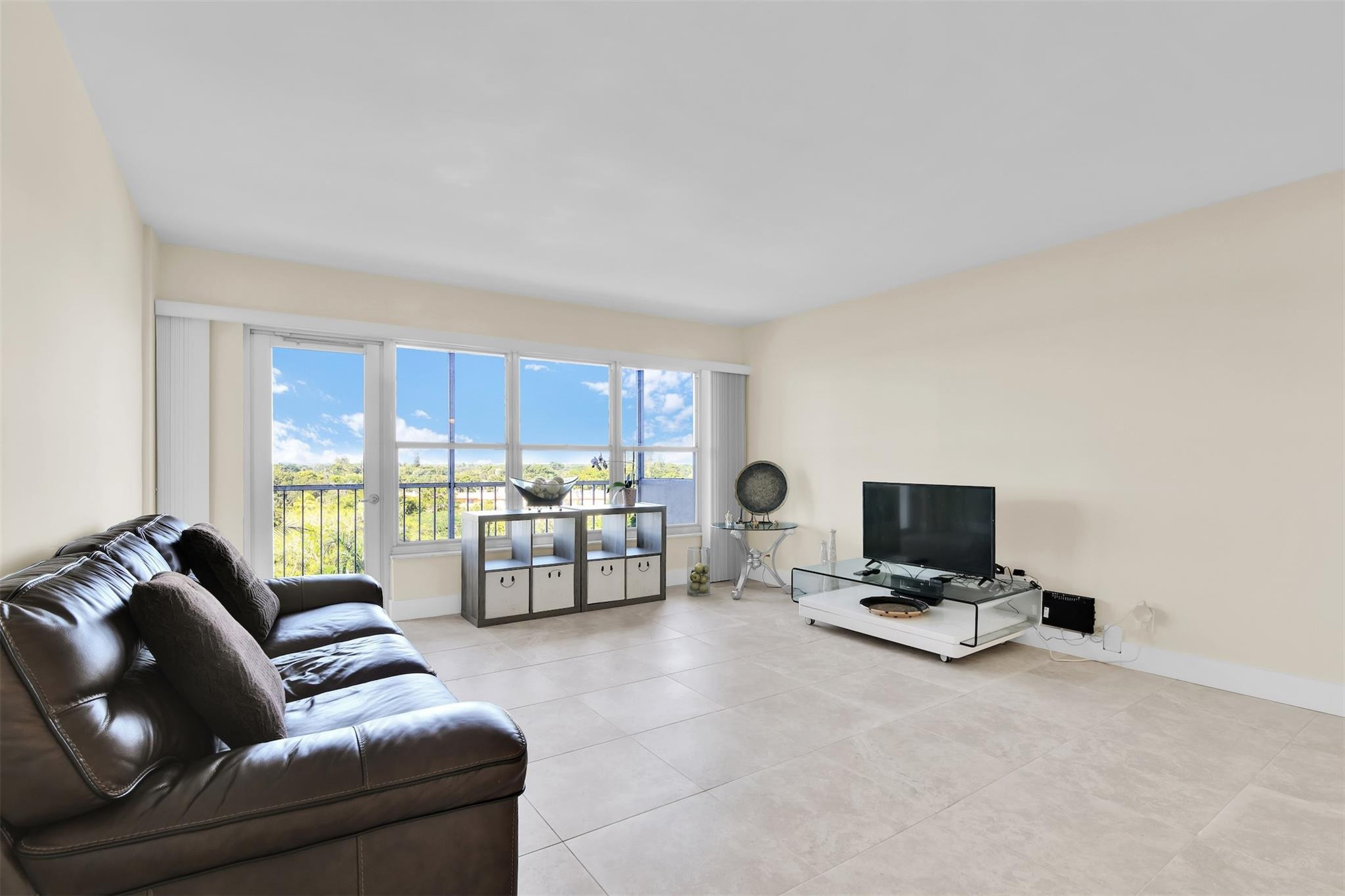 10777 West Sample Road, Unit 711 Coral Springs, FL 33065 - Photo 15 of 45 a living room with furniture and a flat screen tv