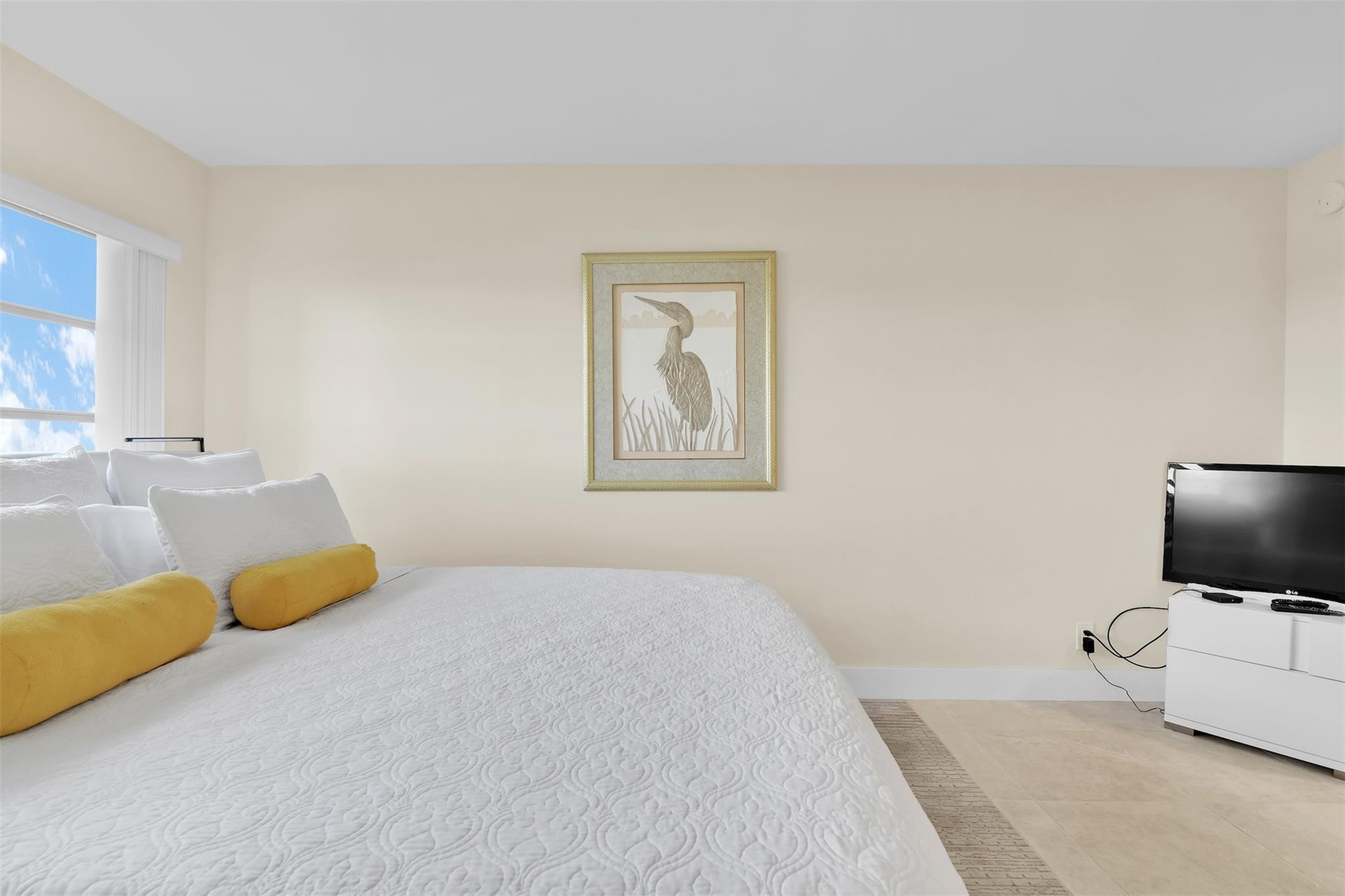 10777 West Sample Road, Unit 711 Coral Springs, FL 33065 - Photo 31 of 45 a bedroom with a bed and a flat screen tv