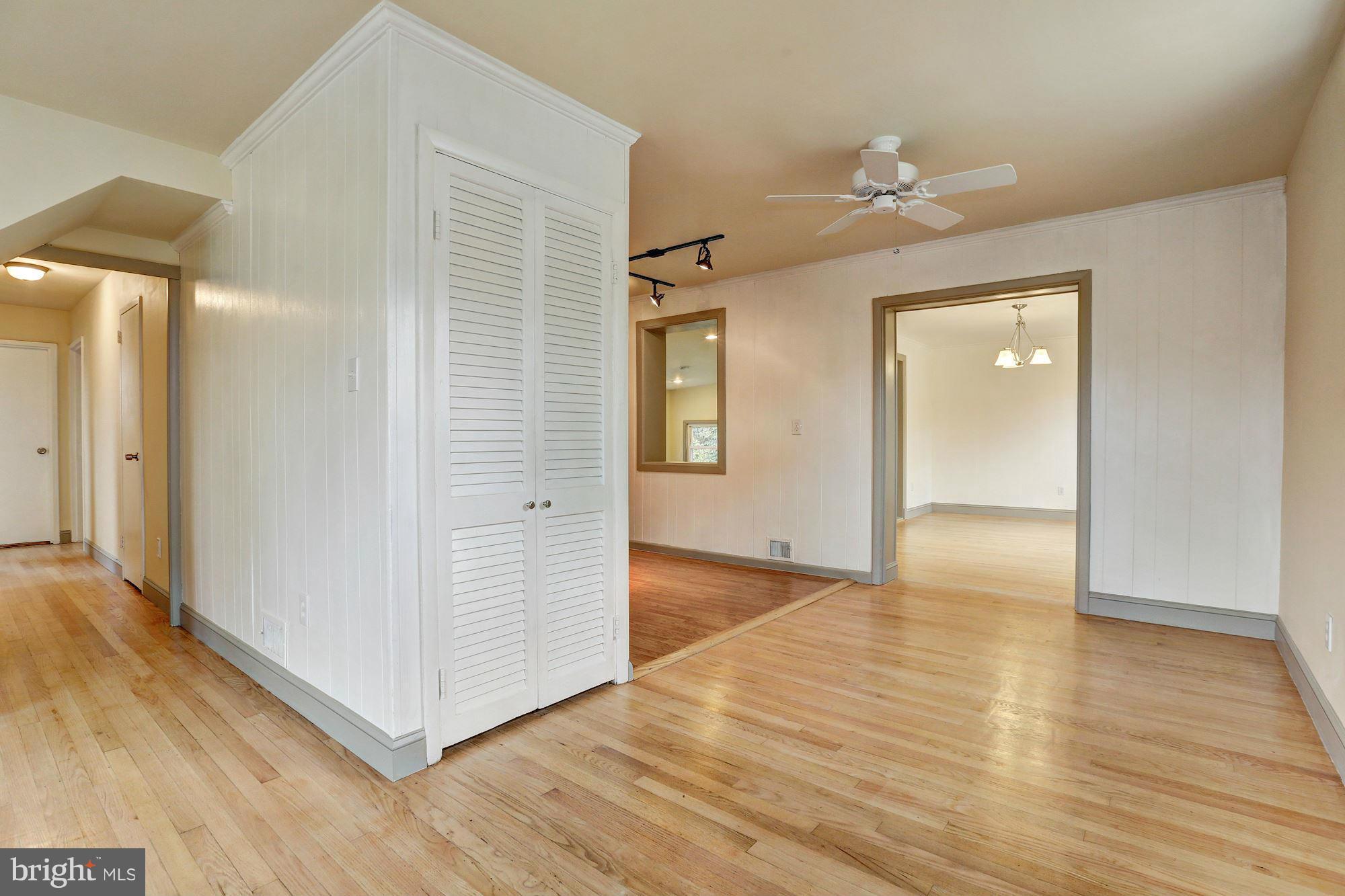 927 Gabel Court Silver Spring, MD 20901 - Photo 4 of 27 Interior (General)