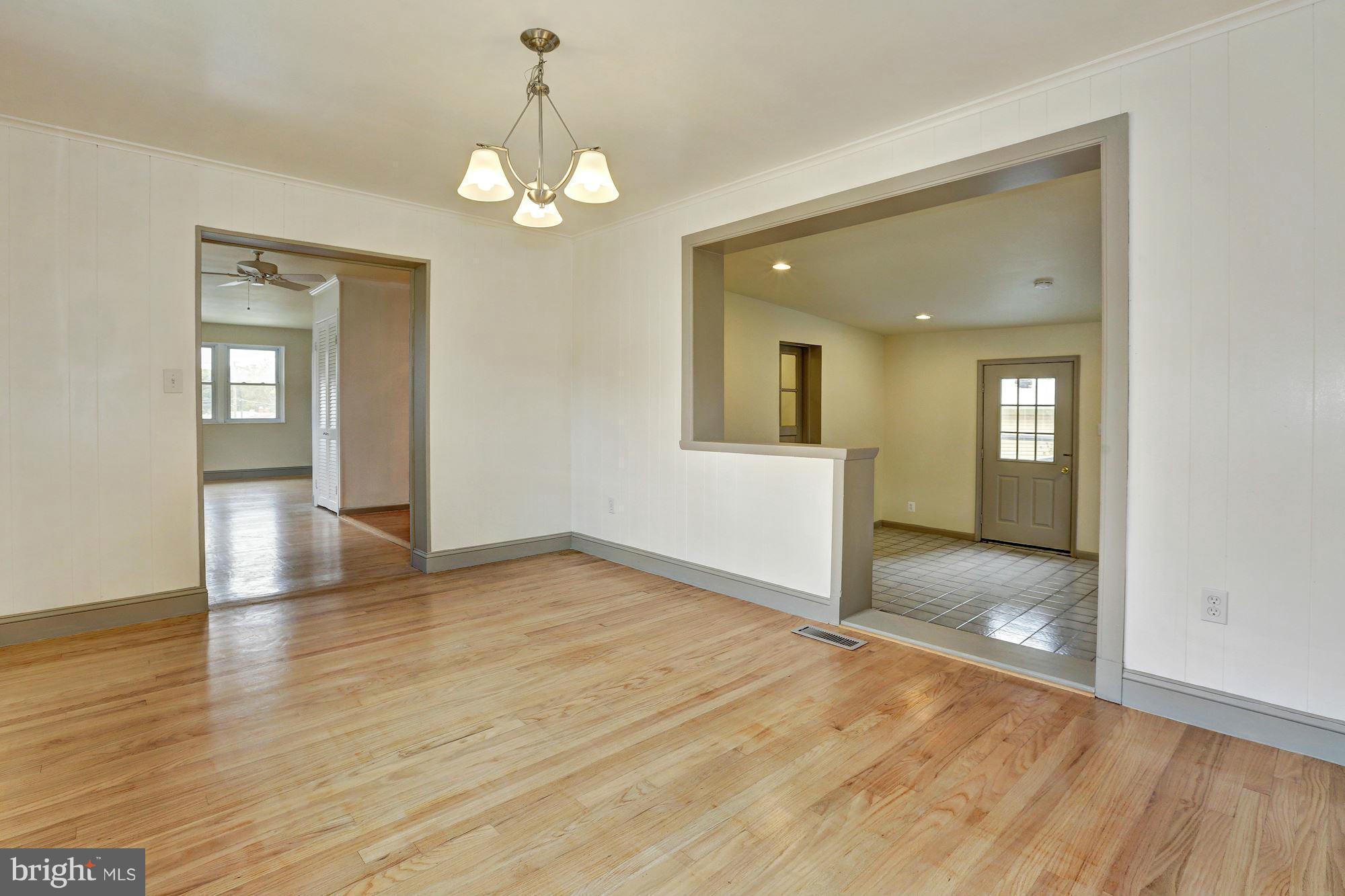 927 Gabel Court Silver Spring, MD 20901 - Photo 7 of 27 Dining Room