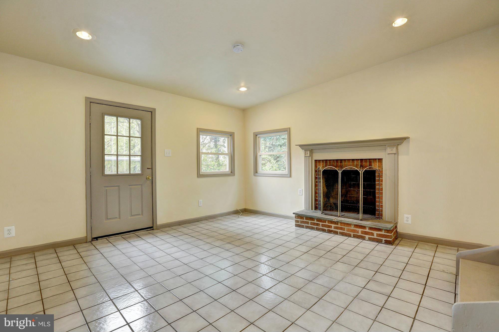 927 Gabel Court Silver Spring, MD 20901 - Photo 9 of 27 Family Room