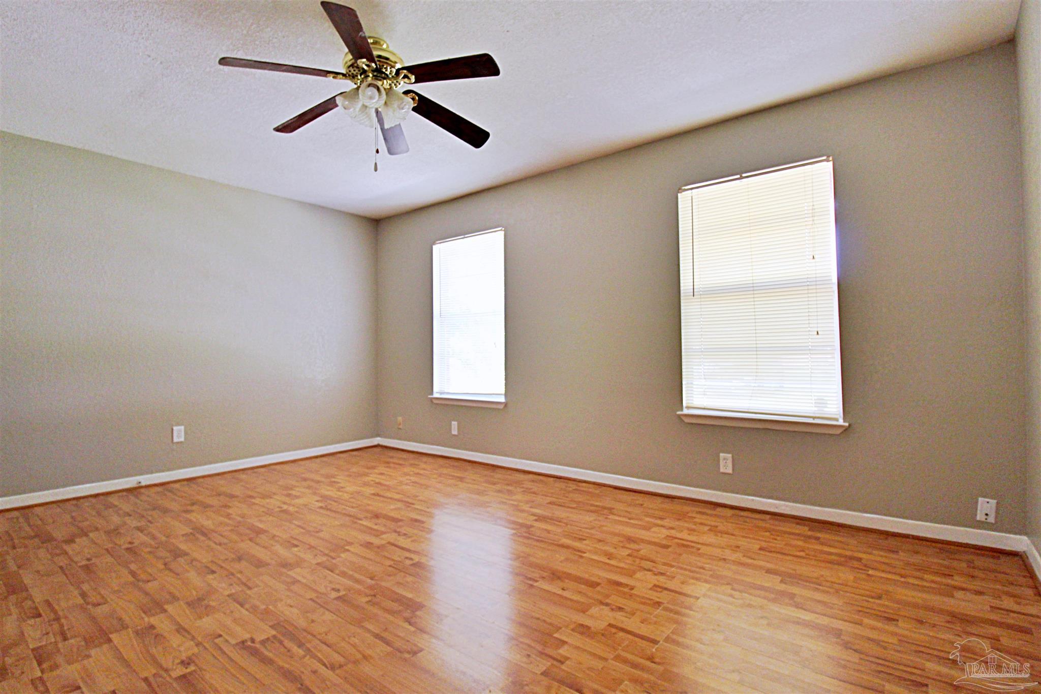 27 Milton Road Pensacola, FL 32507 - Photo 2 of 19