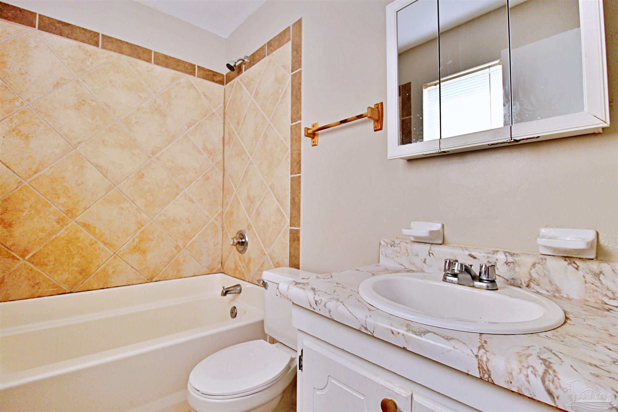 27 Milton Road Pensacola, FL 32507 - Photo 12 of 19