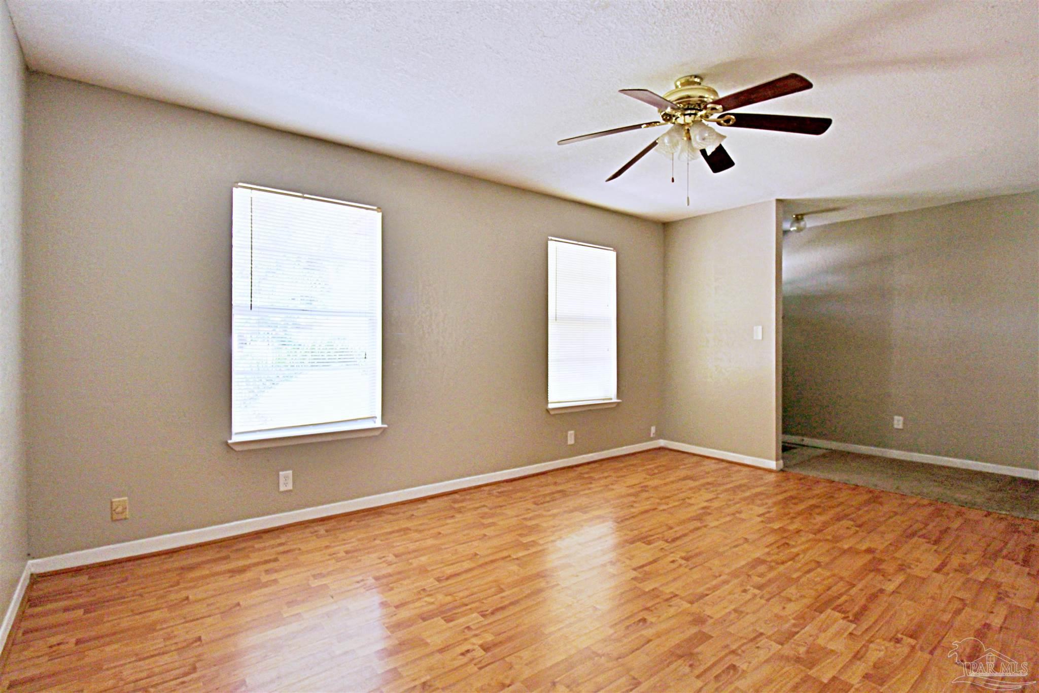 27 Milton Road Pensacola, FL 32507 - Photo 3 of 19