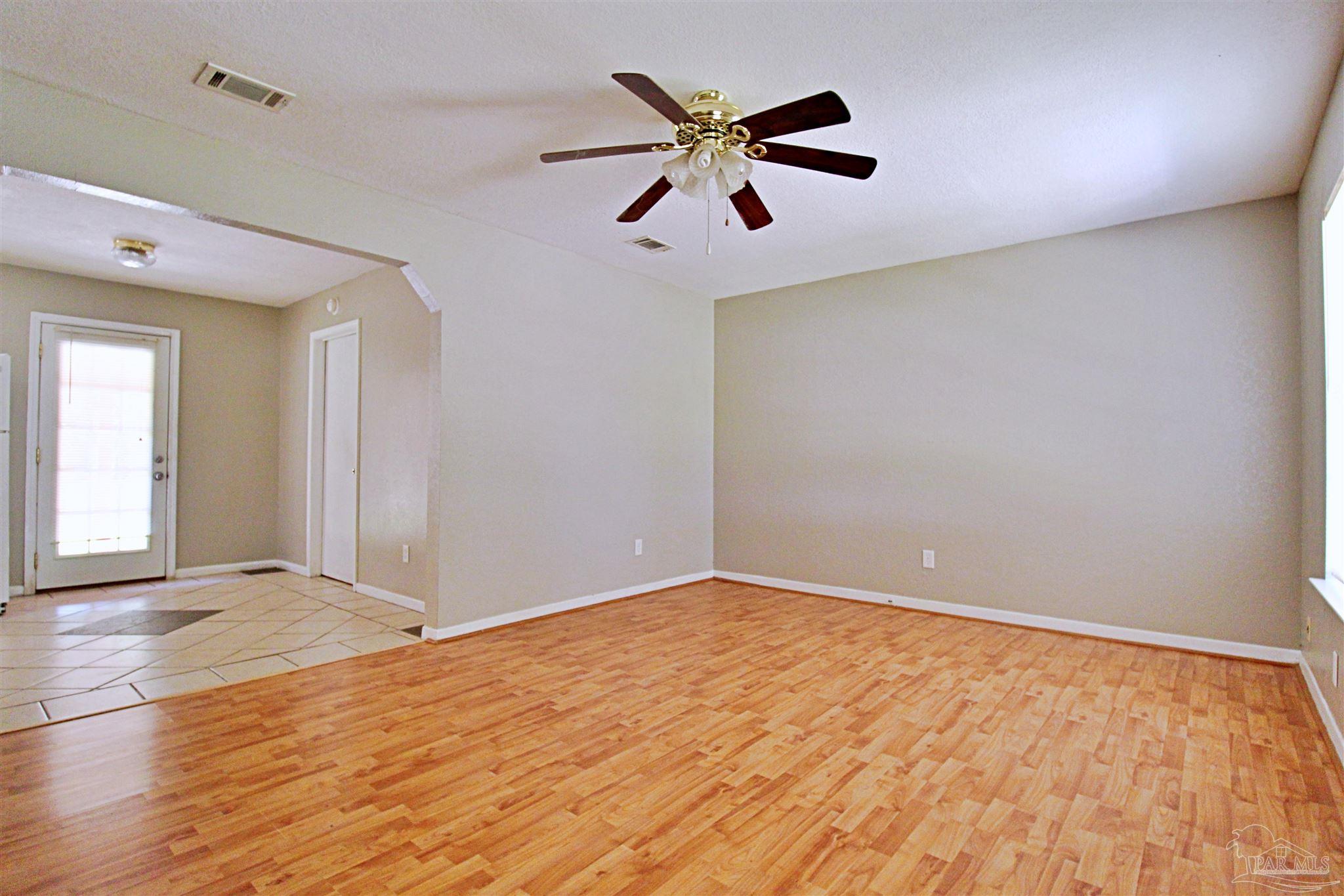 27 Milton Road Pensacola, FL 32507 - Photo 4 of 19