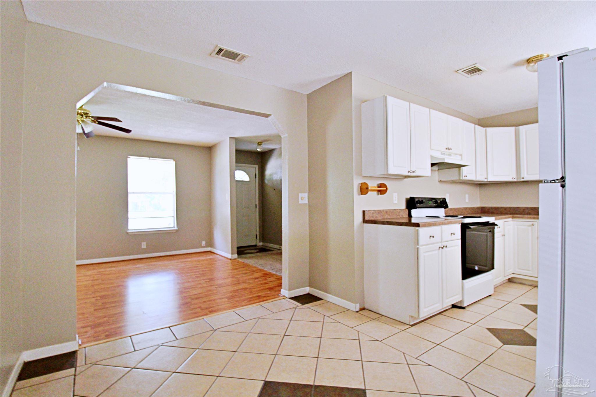 27 Milton Road Pensacola, FL 32507 - Photo 5 of 19