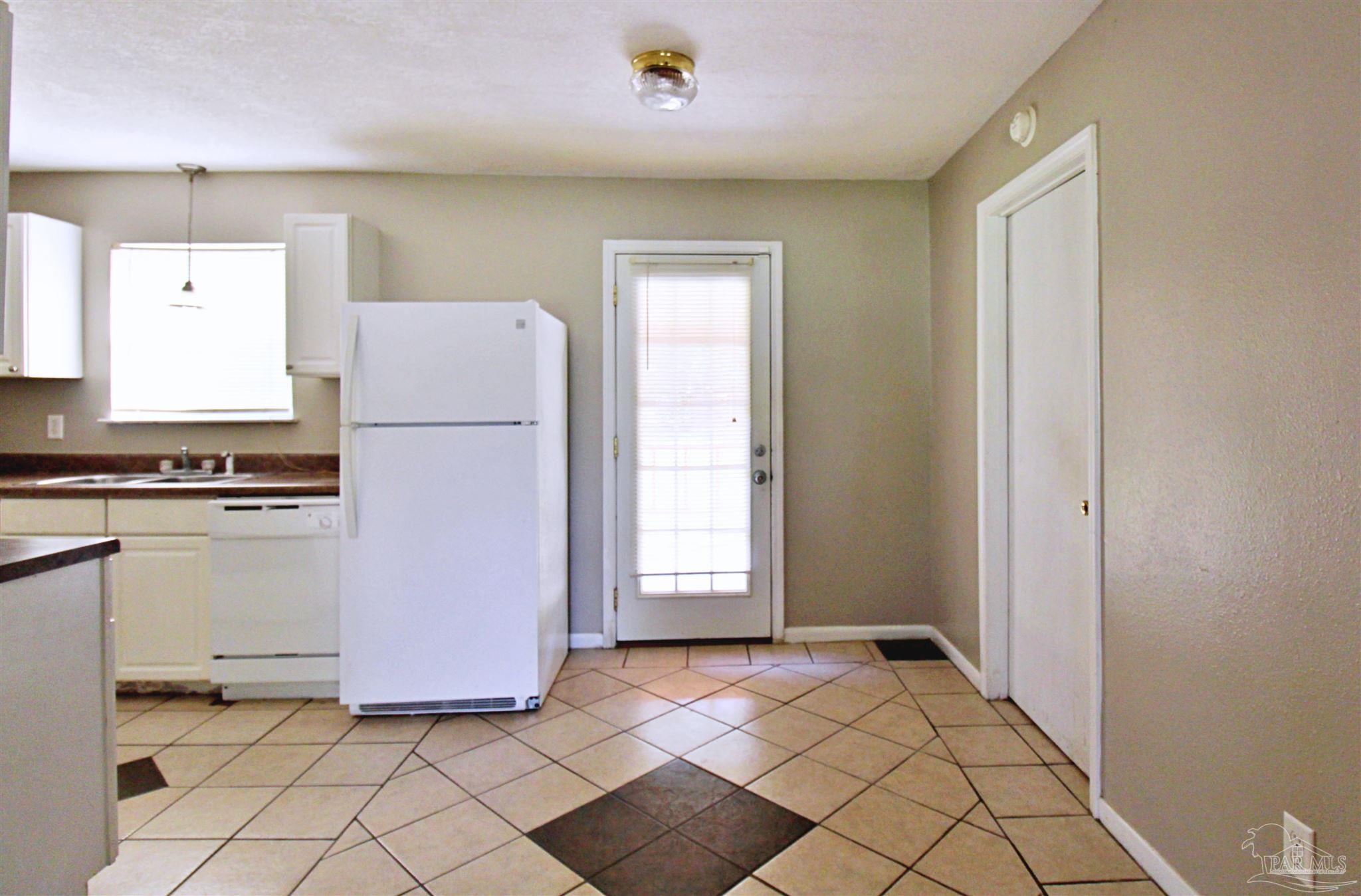 27 Milton Road Pensacola, FL 32507 - Photo 6 of 19
