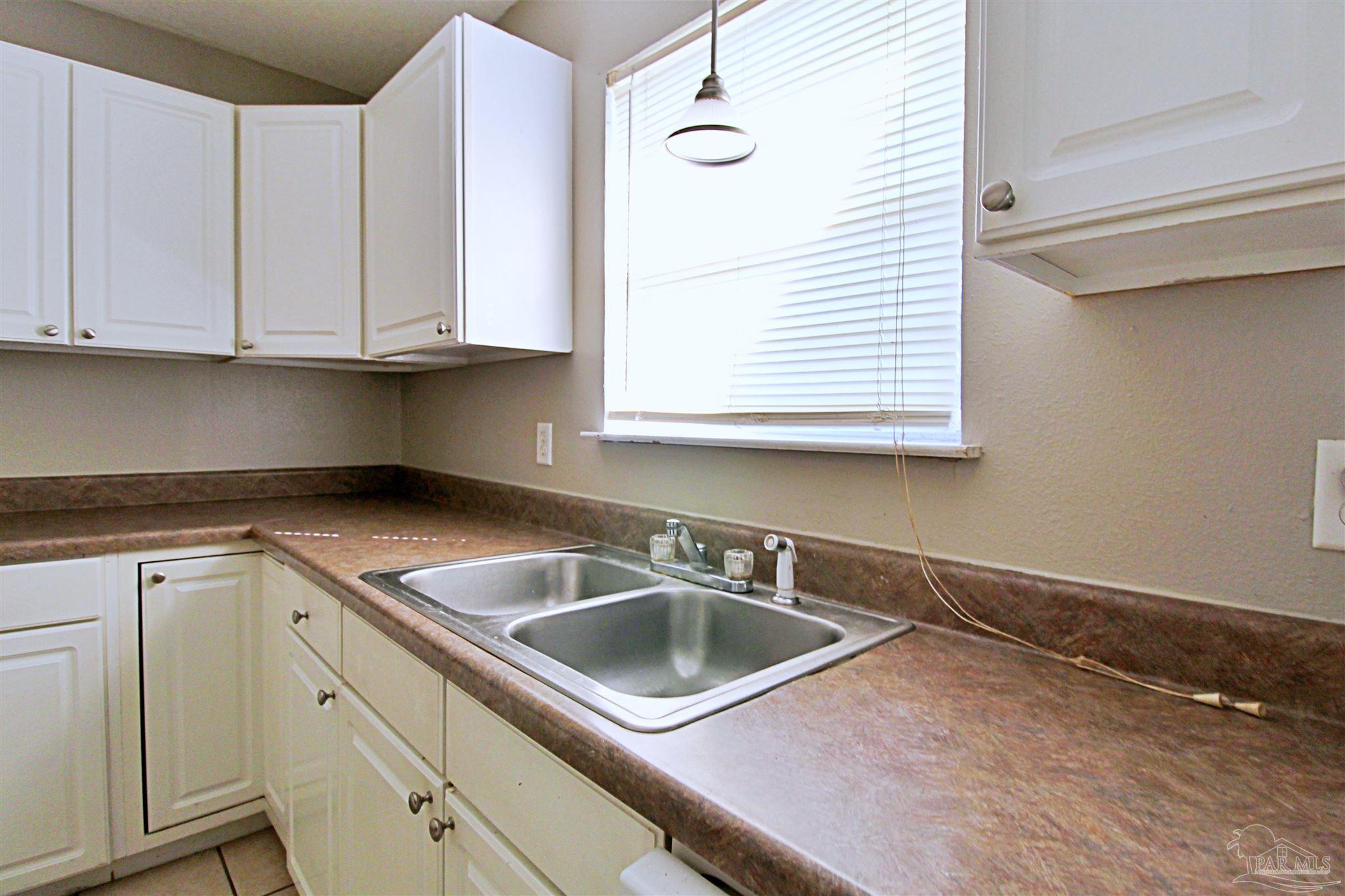 27 Milton Road Pensacola, FL 32507 - Photo 9 of 19
