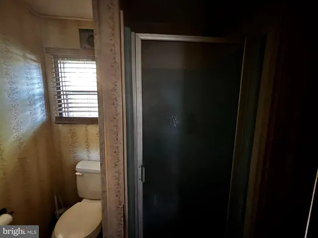 a bathroom with a toilet