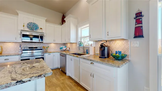 $499,000 | 957 Alberdie Drive, Crystal Beach, TX 77650