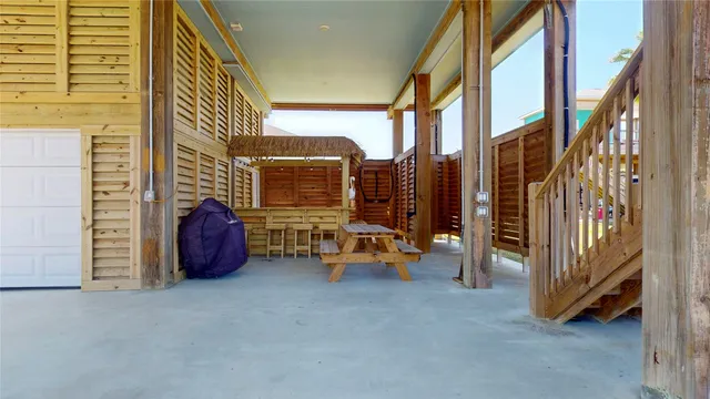 $499,000 | 957 Alberdie Drive, Crystal Beach, TX 77650