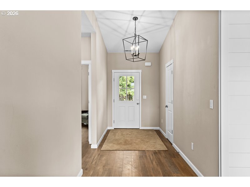 25850 Foster Road Monroe, OR 97456 - Photo 8 of 48 a view of an entryway of the house