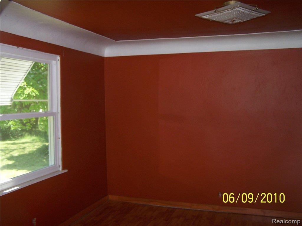 6460 Cook Road Swartz Creek, MI 48473 - Photo 7 of 10 107_2684
