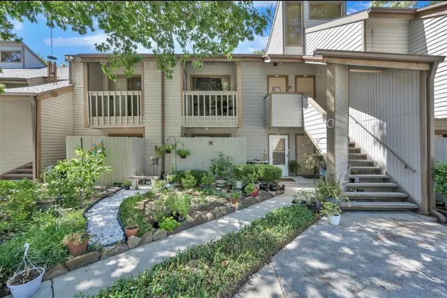 $124,900 | 3900 Aspen Drive, Unit 1, Montgomery, TX 77356