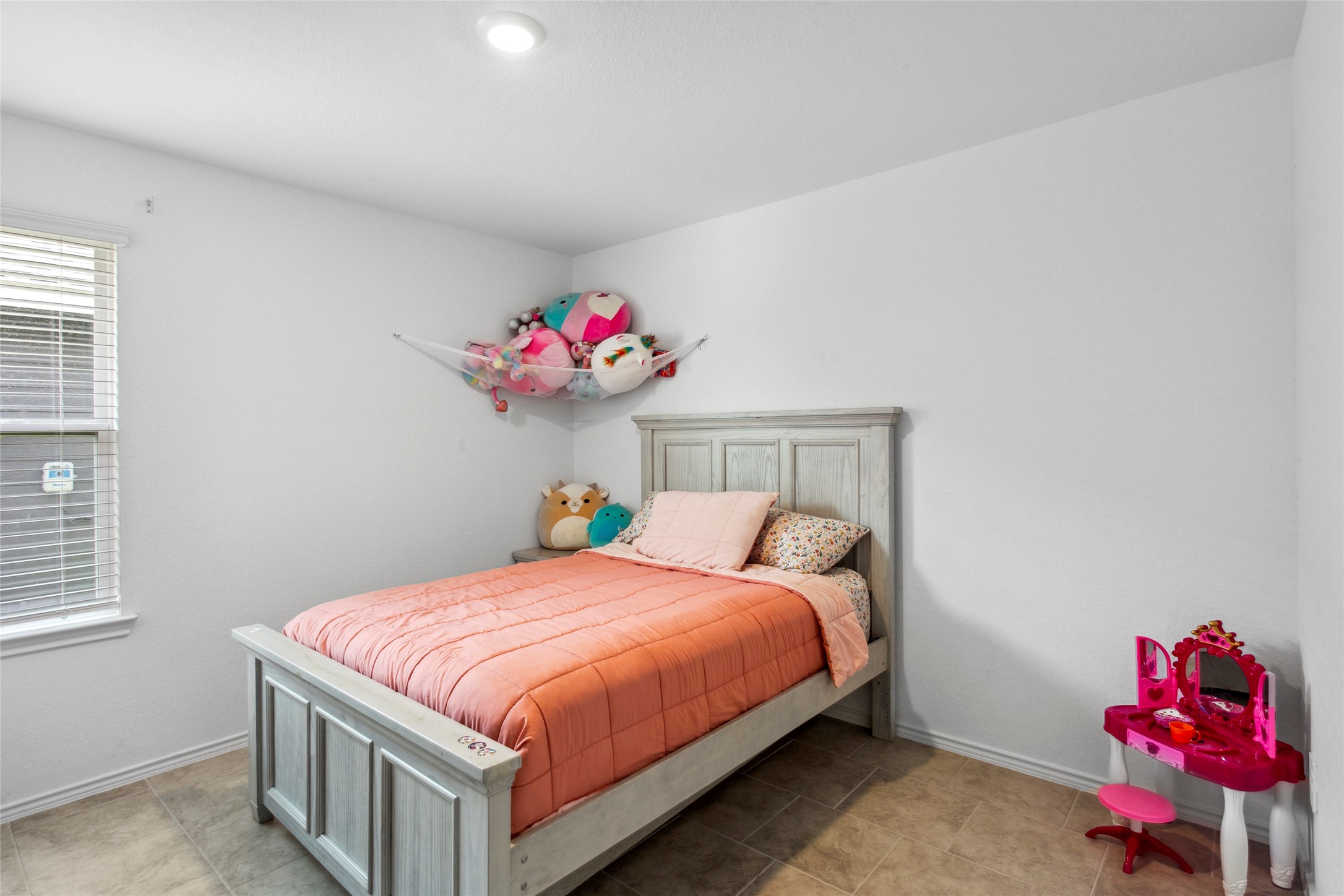 7510 Carson Court Rosharon, TX 77583 - Photo 14 of 23 a bedroom with a bed and a dresser