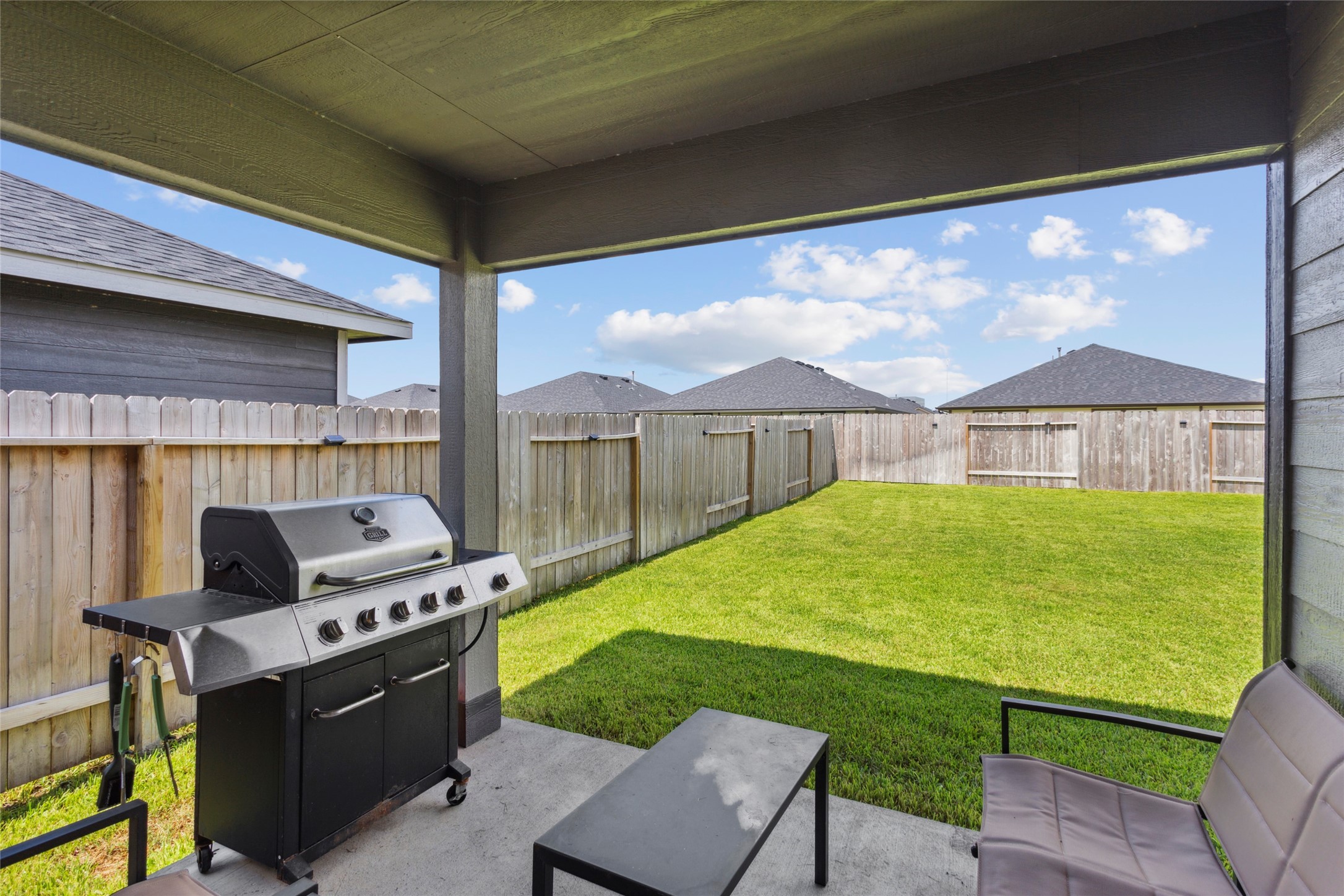 7510 Carson Court Rosharon, TX 77583 - Photo 18 of 23 a view of outdoor space and living room