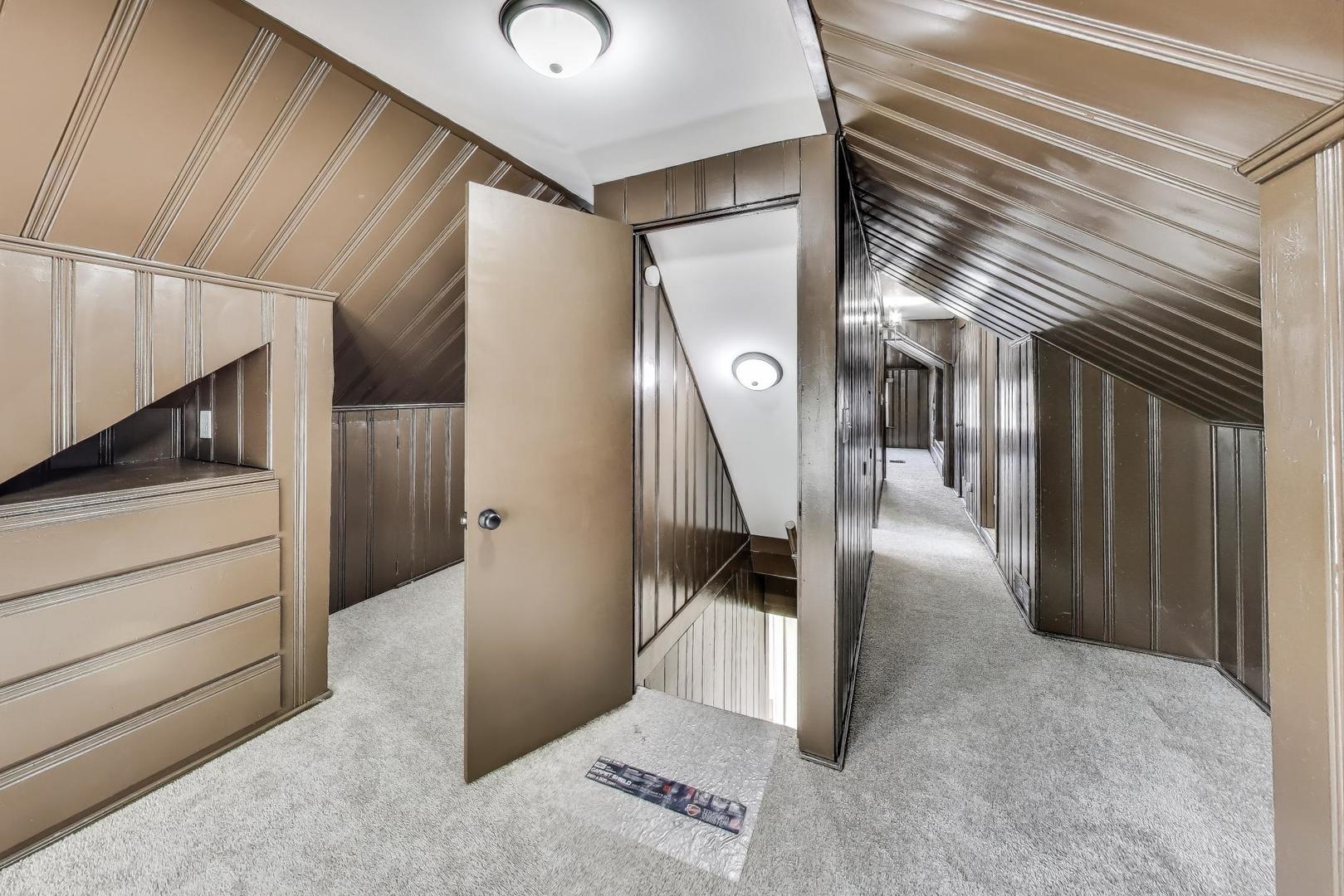 2007 South 9th Avenue Maywood, IL 60153 - Photo 19 of 37 a view of a hallway with closet