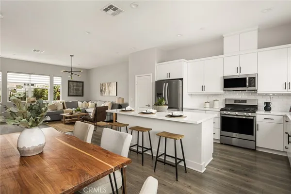 $940,000 | 955 East Mason Lane, Unit 80, Anaheim, CA 92805