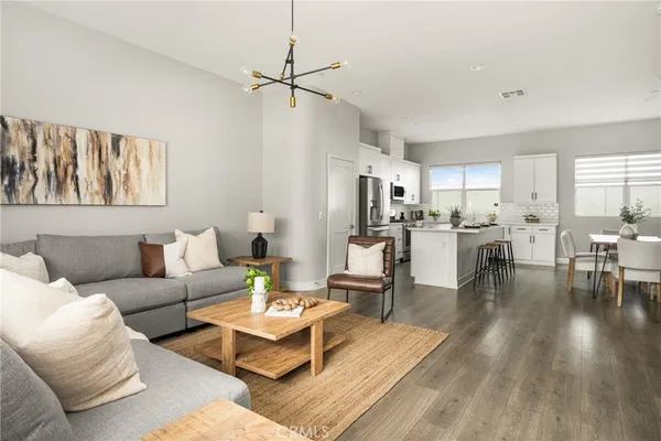 $940,000 | 955 East Mason Lane, Unit 80, Anaheim, CA 92805