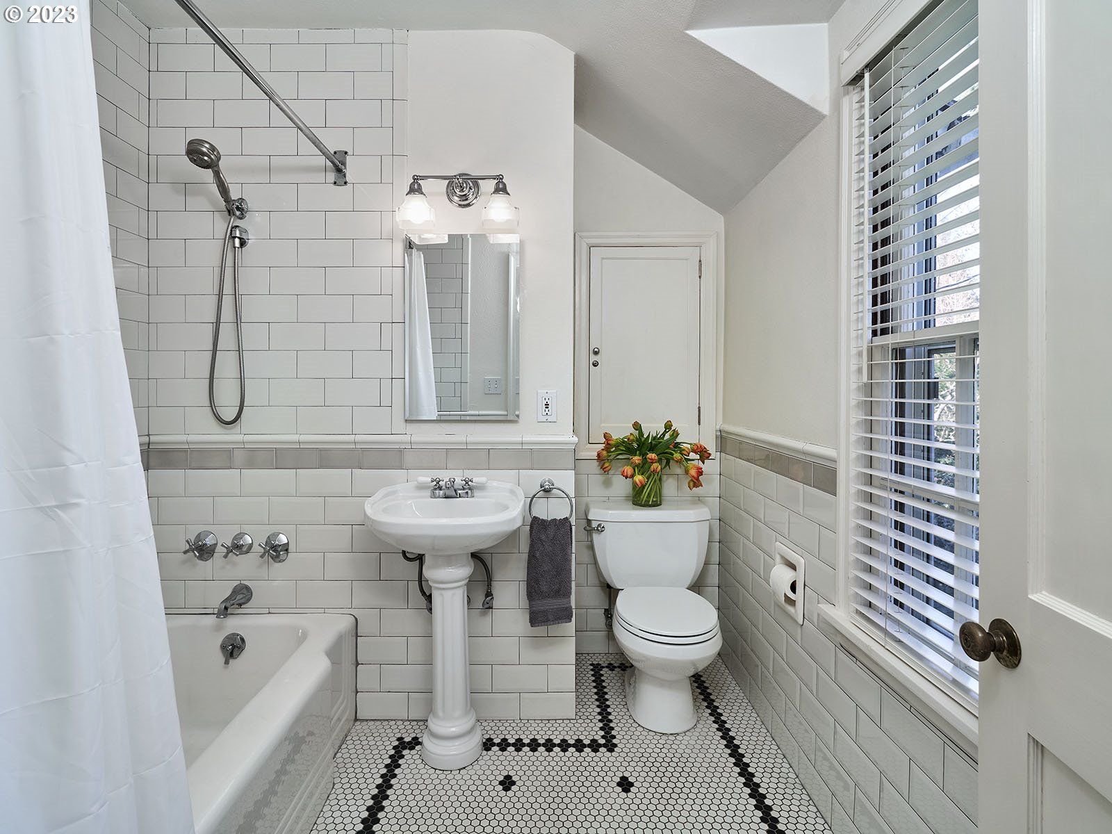 3434 Southwest Talbot Road Portland, OR 97201 - Photo 17 of 31