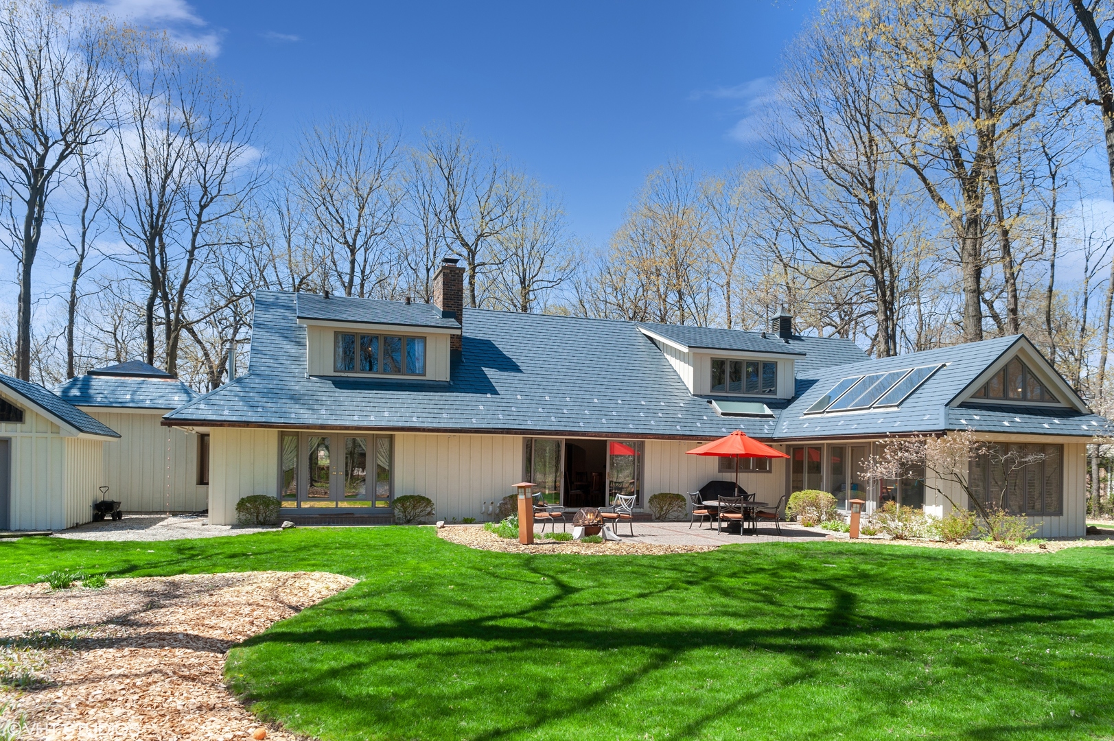 1685 Millburne Road Lake Forest, IL 60045 - Photo 17 of 21 a front view of a house with a garden