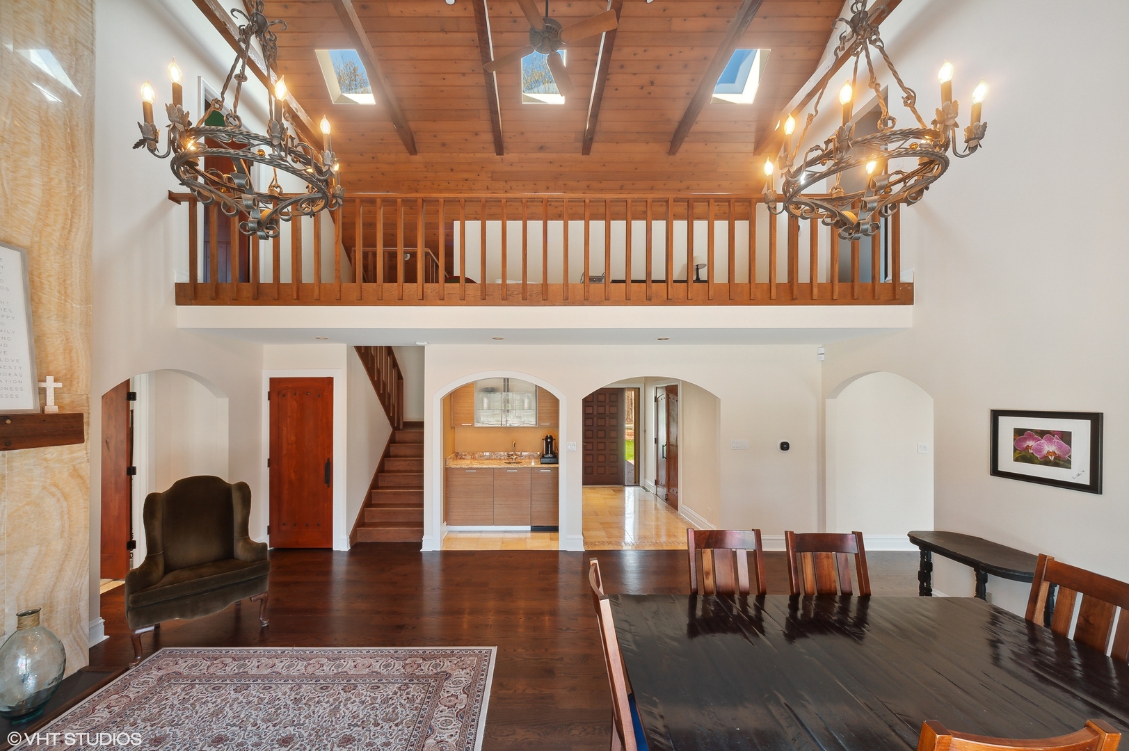 1685 Millburne Road Lake Forest, IL 60045 - Photo 9 of 21 a view of hall way with furniture